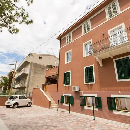 House Close To Aci Marina Apartment *