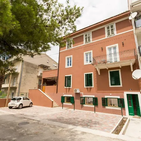 House Close To Aci Marina Apartment