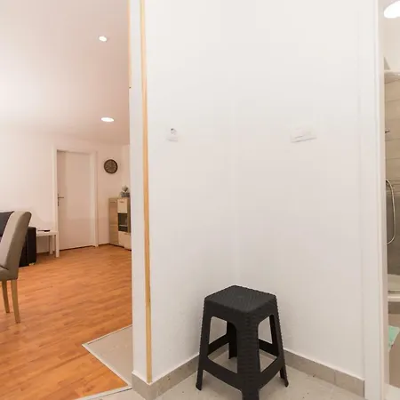 House Close To Aci Marina شقة